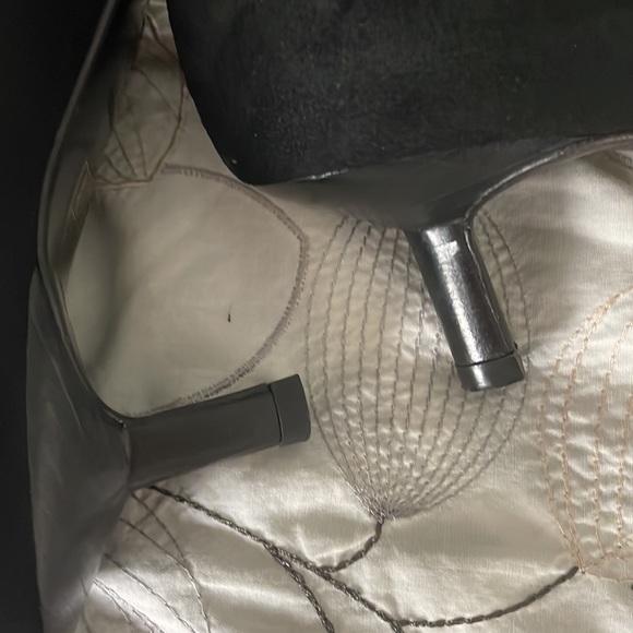 Chanel vintage black suede heels with Chanel dust bags - Picture 9 of 13